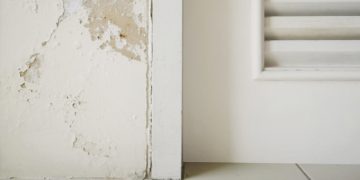 Vì sao sơn tường bị bong tróc nguyên nhân thực tế và cách xử lý triệt để