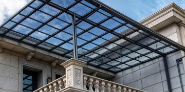 Xu Hướng Chuyển Dịch Từ Mái Tôn Truyền Thống Sang Mái Nhựa Polycarbonate Trong Kiến Trúc Hiện Đại